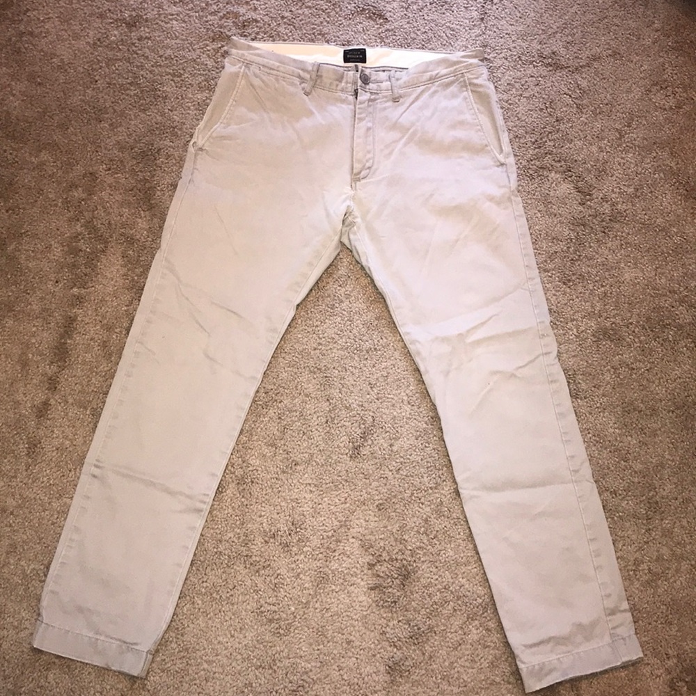 JCREW 484 Broken In Chino